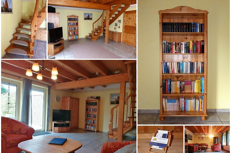 gemütliches Wohnzimmer mit Bücherregal
