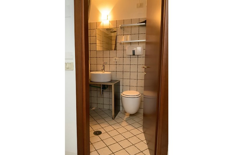 4th floor: Small bathroom with shower
