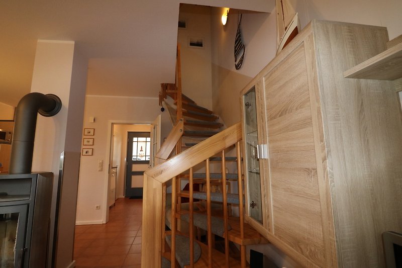 Blick in die 1. Etage/Treppe