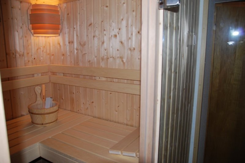 neue finische Sauna für 3-4 Personen im Souterrain