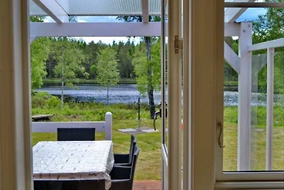 Hus vid sjön
