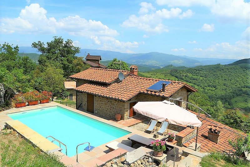 Villa lussuosa con piscina in posizione panoramica