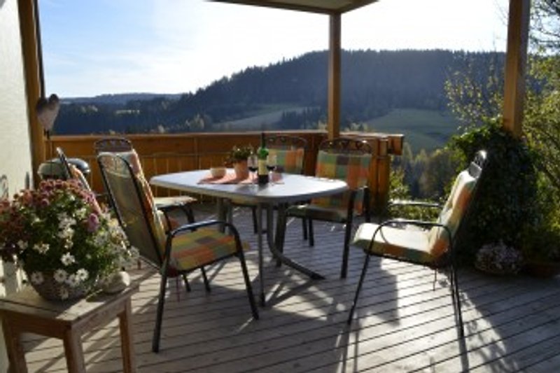 Desayunar juntos al sol. No hay problema en tu propia terraza.
