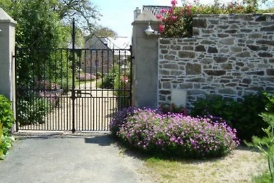 LA MAISON JAUNE