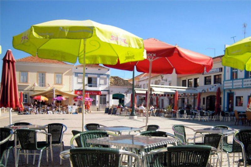 Markplatz - der Treffpunkt in Ferragudo