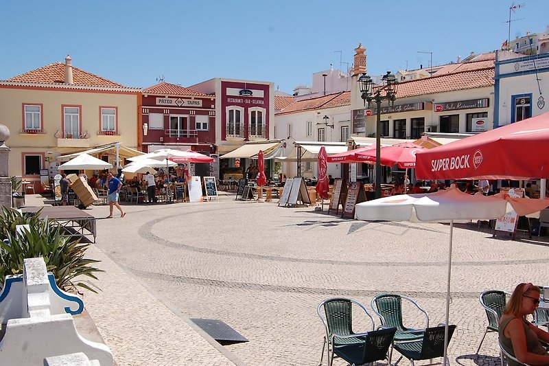 Marktplatz in Ferragudo