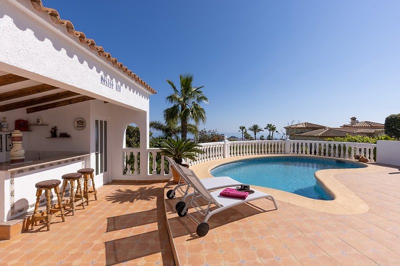Pool Bar und Poolterrasse