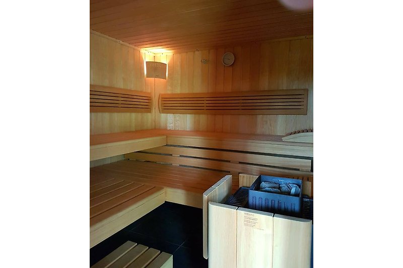 Sauna sowie Infrarotkabine 