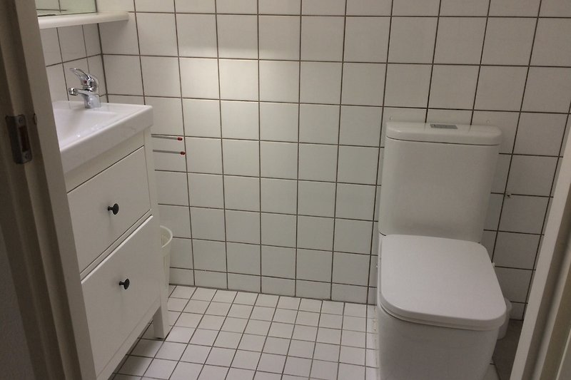 Toilette mit Waschtisch oben