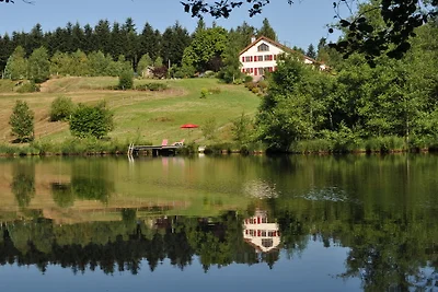 Camera doppia in casa di campagna con lago balneabile privato