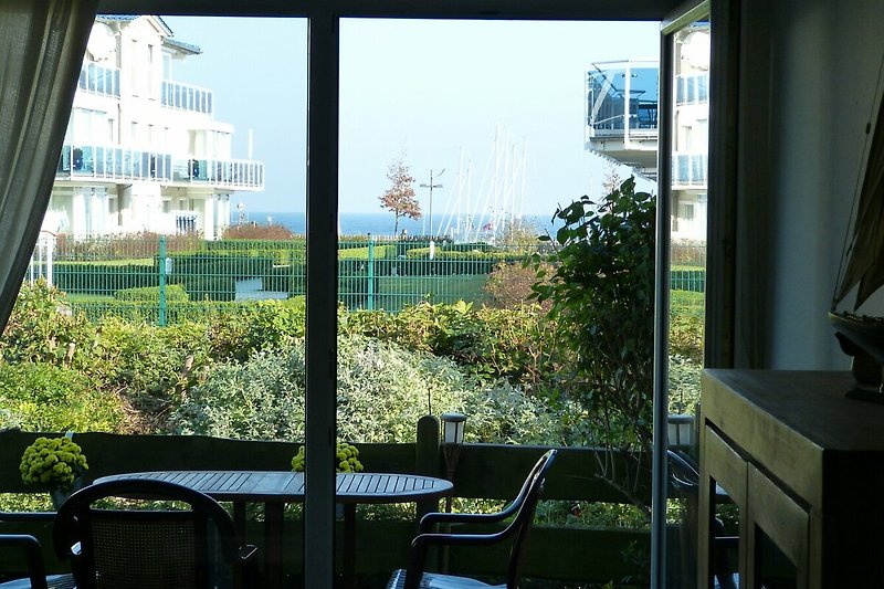 Ausblick auf den Kühlungsborner Yachthafen aus dem Wohnbereich