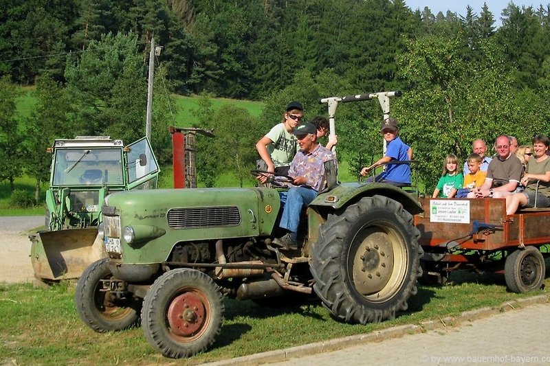 Lustige Traktor Kutschenfahrt