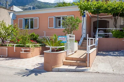 VILLA NEDIKA> 5+2 pers> 200m Strand