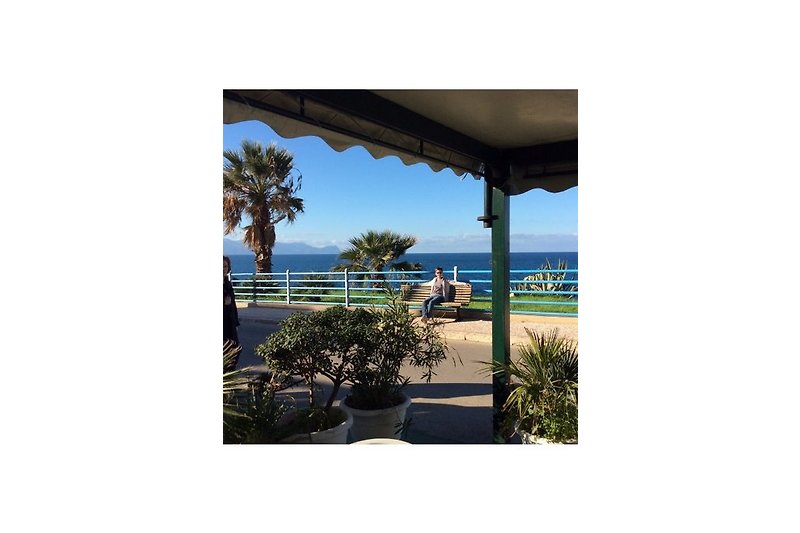 In Trappeto, ein kleiner Ort am Meer in der Nähe, kann man gut essen