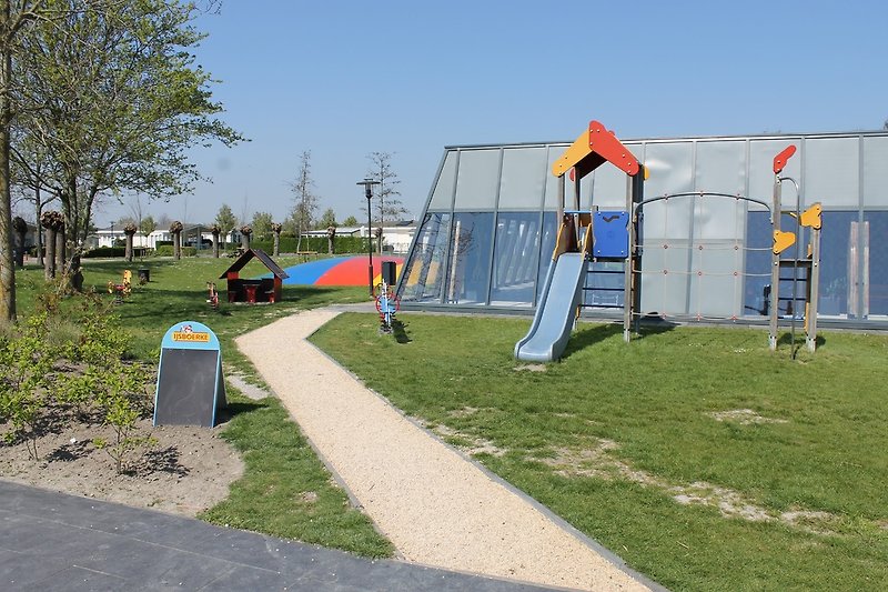 Parque infantil en el parque