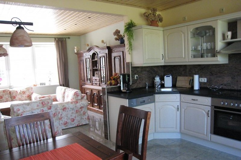 Living room with adjoining kitchen: here, cooking becomes an event.