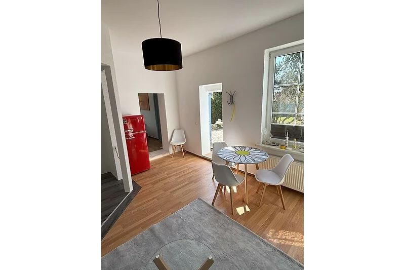 Blick Richtung Schlafzimmer und Eingangs-/ Ausgangsbereich