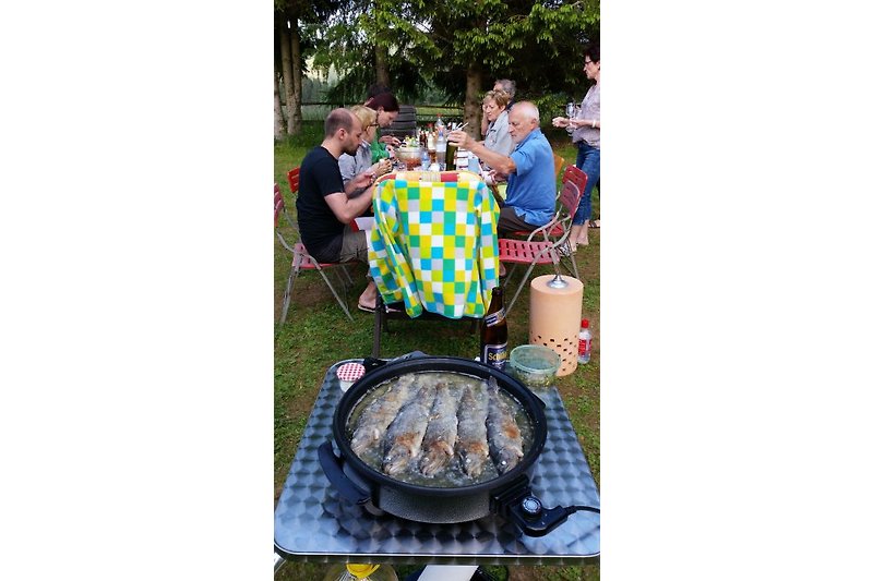Fare un barbecue con gli ospiti