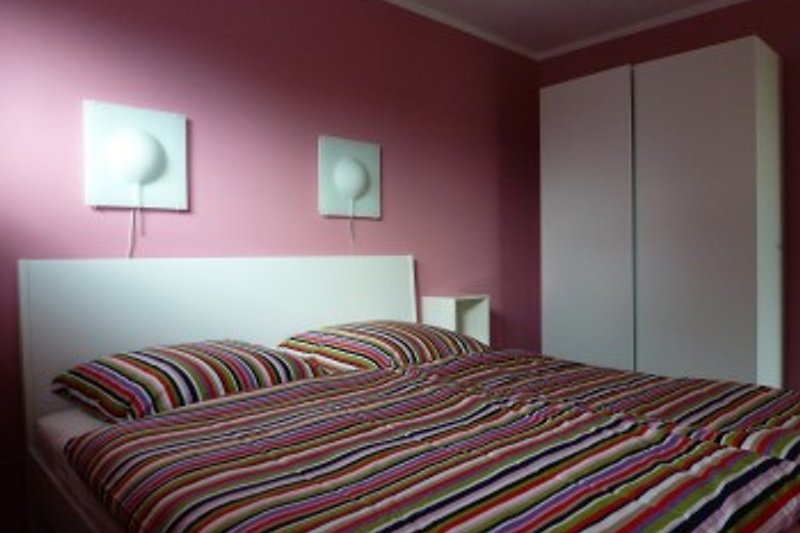 Schlafzimmer mit Doppelbett 1,80x200m