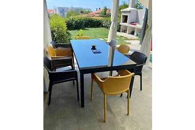 Modernes Apartment mit Pool