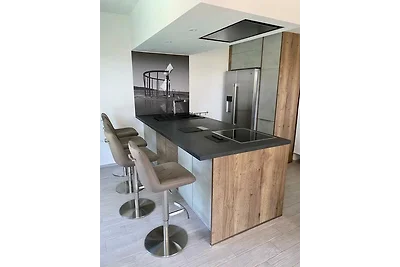 Modernes Apartment mit Pool