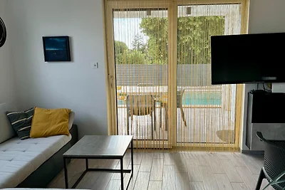 Modernes Apartment mit Pool