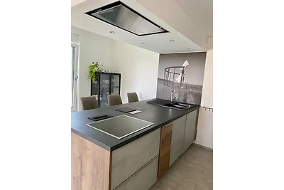 Modernes Apartment mit Pool
