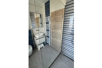 Modernes Apartment mit Pool