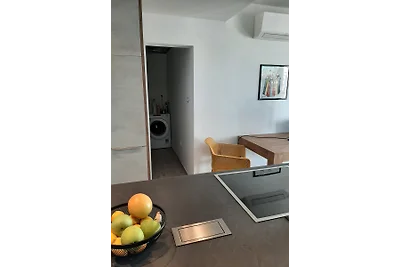 Modernes Apartment mit Pool