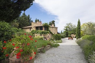 Orciaia de vacaciones en una finca