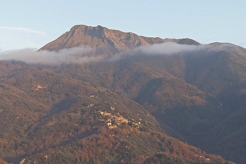 Monte Prana und Metato im Abendlicht (Dezember)