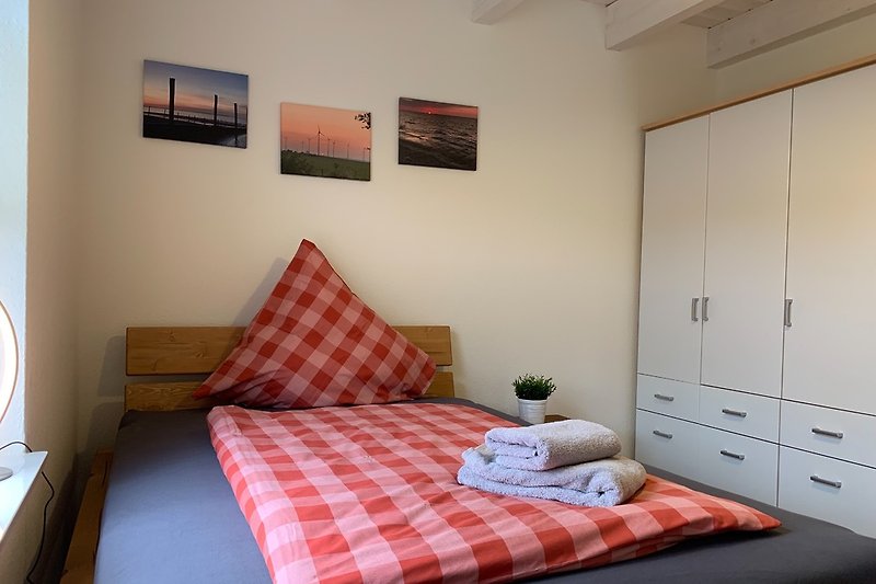 Schlafzimmer EG 140 cm Bett