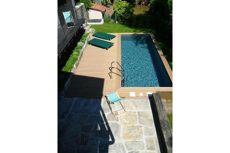 Pool mit Liegefläche und Außendusche (Il Lavatoio)