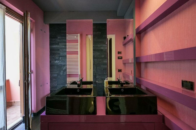 Freundliches modernes Badezimmer en suite 