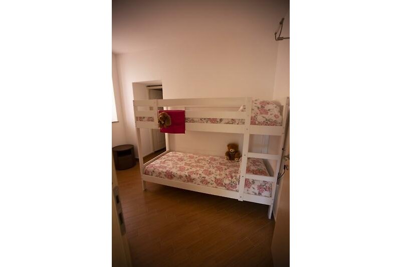 2. Schlafzimmer mit Etagenbett