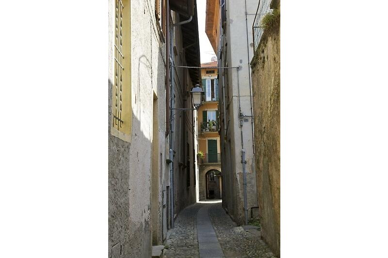 Die Wohnung befindet sich mitten im Herzen der malerischen Altstadt von Cannobio