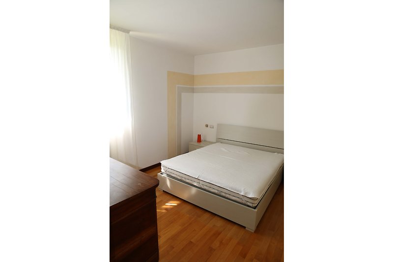 1. Schlafzimmer mit Doppelbett
