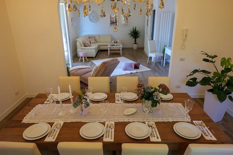 Offenes Esszimmer 