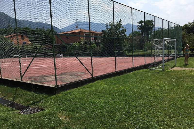 Tennisplatz in ca. 1,5 km Entfernung
