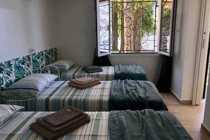 Schlafzimmer mit 3 Einzelbetten 