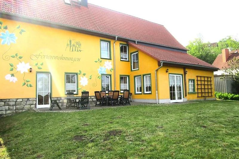Aussenansicht Terasse mit Garten