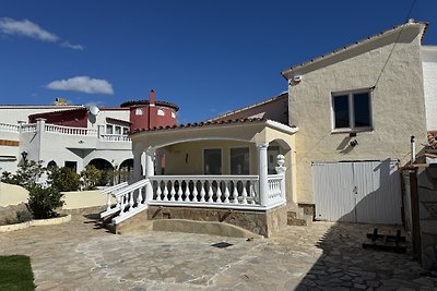 Ferienhaus am Hauptkanal mit Pool