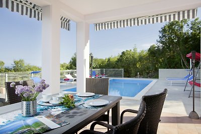 Villa Mirta in Crni (Haus für 8 Personen)