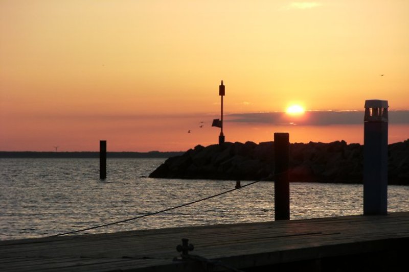 Sonnenuntergang im Hafen von Glowe