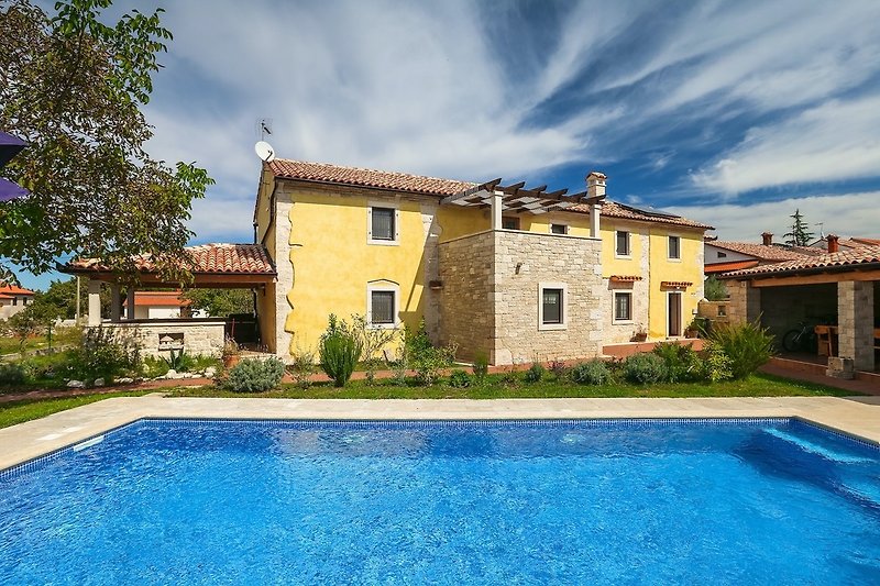 Villa Orbanici mit pool  - wiibuk.com