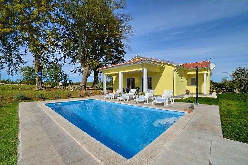 Villa with pool in Marčana - wiibuk.com