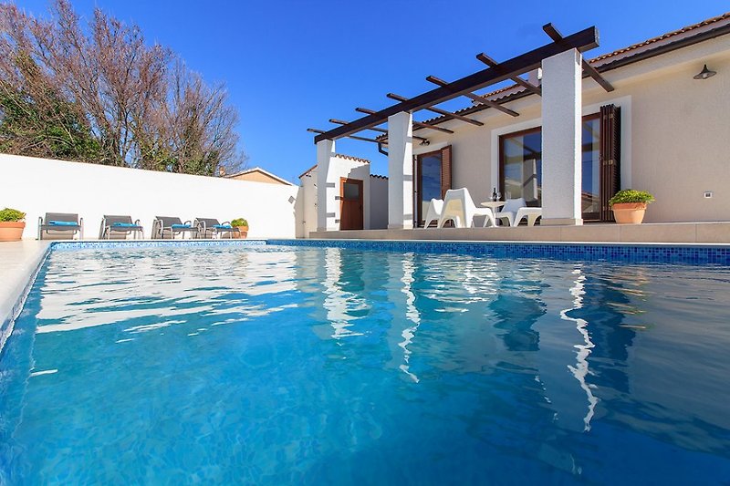 Villa Nina avec piscine à Šišan - wiibuk.com