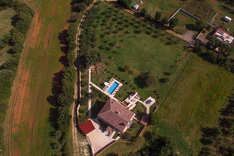 Villa Divina with pool in Šišan - wiibuk.com