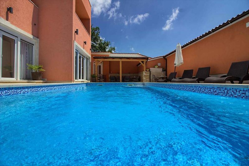 Villa Katarina with pool in Medulin - wiibuk.com