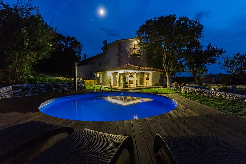 Villa Nevia with pool in Ripenda Verbanci - wiibuk.com